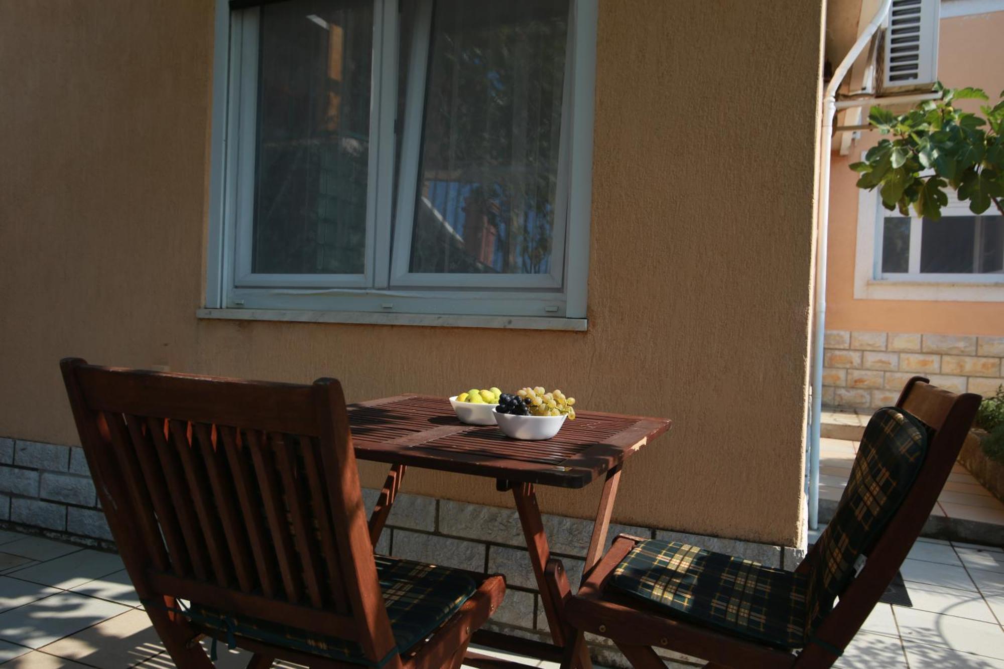 Apartment With A Garden View Риека Экстерьер фото